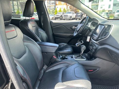 Used 2014 Jeep Cherokee Trailhawk w/ Leather Interior Group AWD/4WD image 35