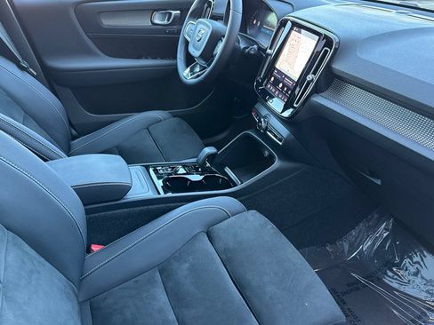 Used 2023 Volvo XC40 B5 Plus w/ Protection Package Premier AWD/4WD image 17