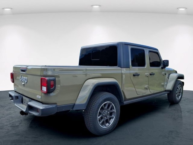 Used 2020 Jeep Gladiator Overland w/ Cold Weather Group AWD/4WD image 12