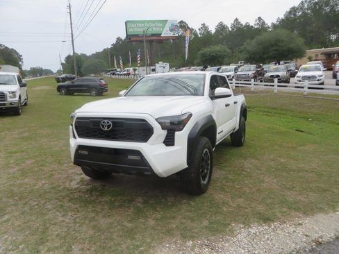 Used 2024 Toyota Tacoma TRD Off-Road AWD/4WD image 2