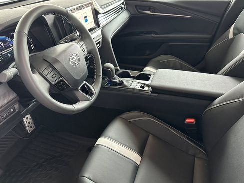 Used 2026 Toyota Camry SE image 11