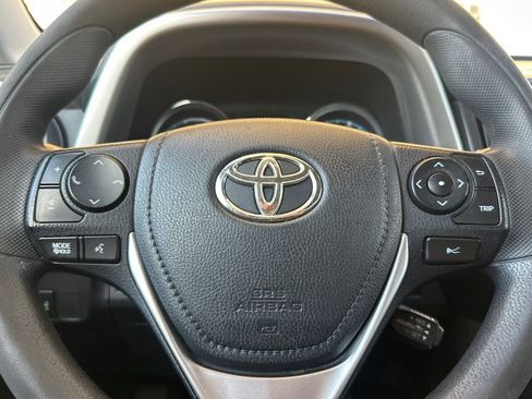 Certified 2018 Toyota RAV4 LE w/ Carpet Mat Package AWD/4WD image 26