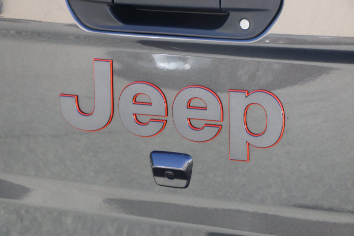 Used 2026 Jeep Gladiator Mojave AWD/4WD image 5