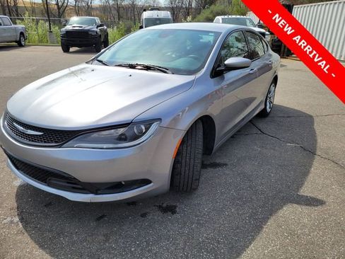 Used 2015 Chrysler 200 S w/ Navigation & Sound Group I FWD image 7
