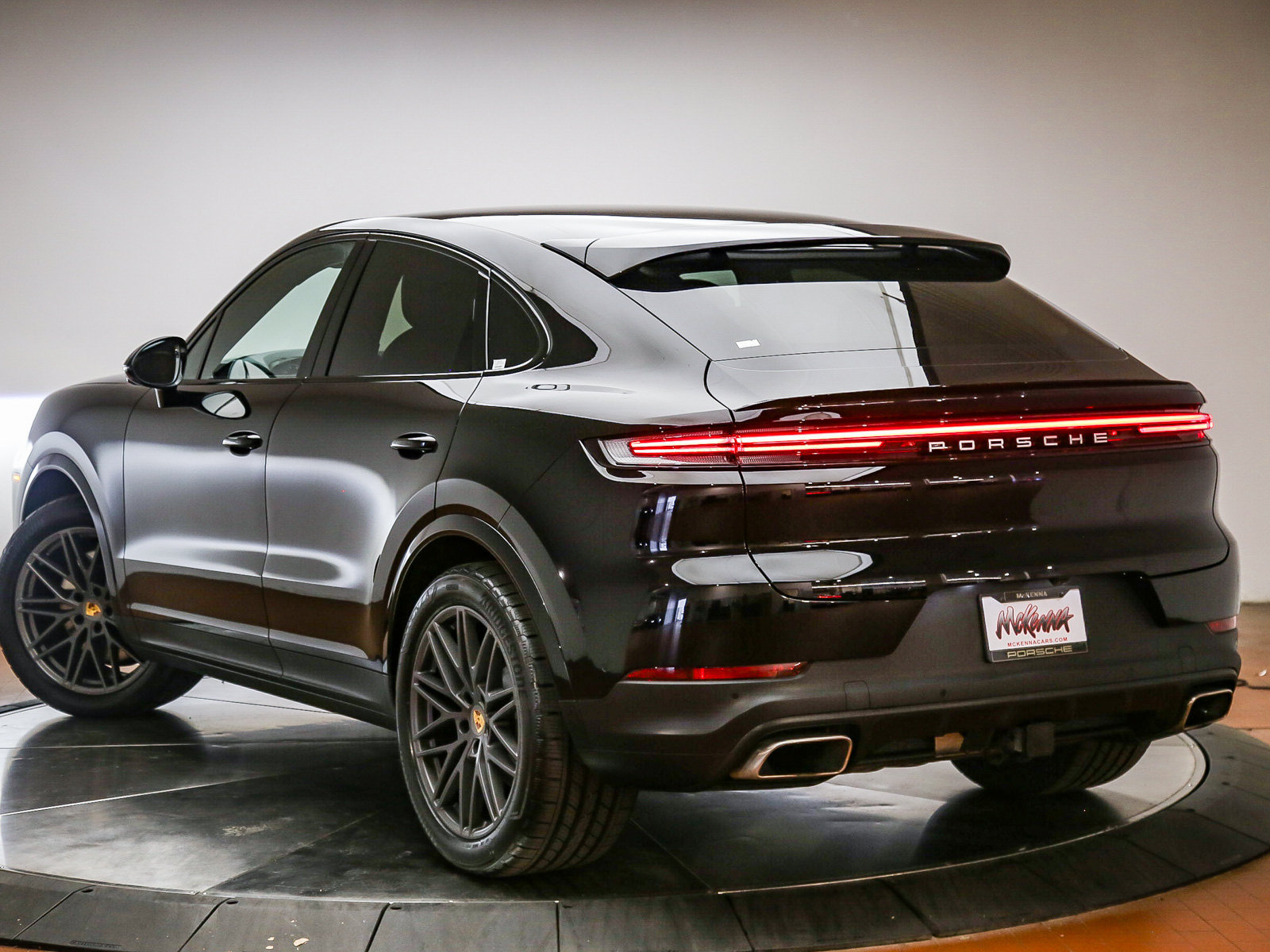 Certified 2024 Porsche Cayenne Coupe AWD/4WD image 3