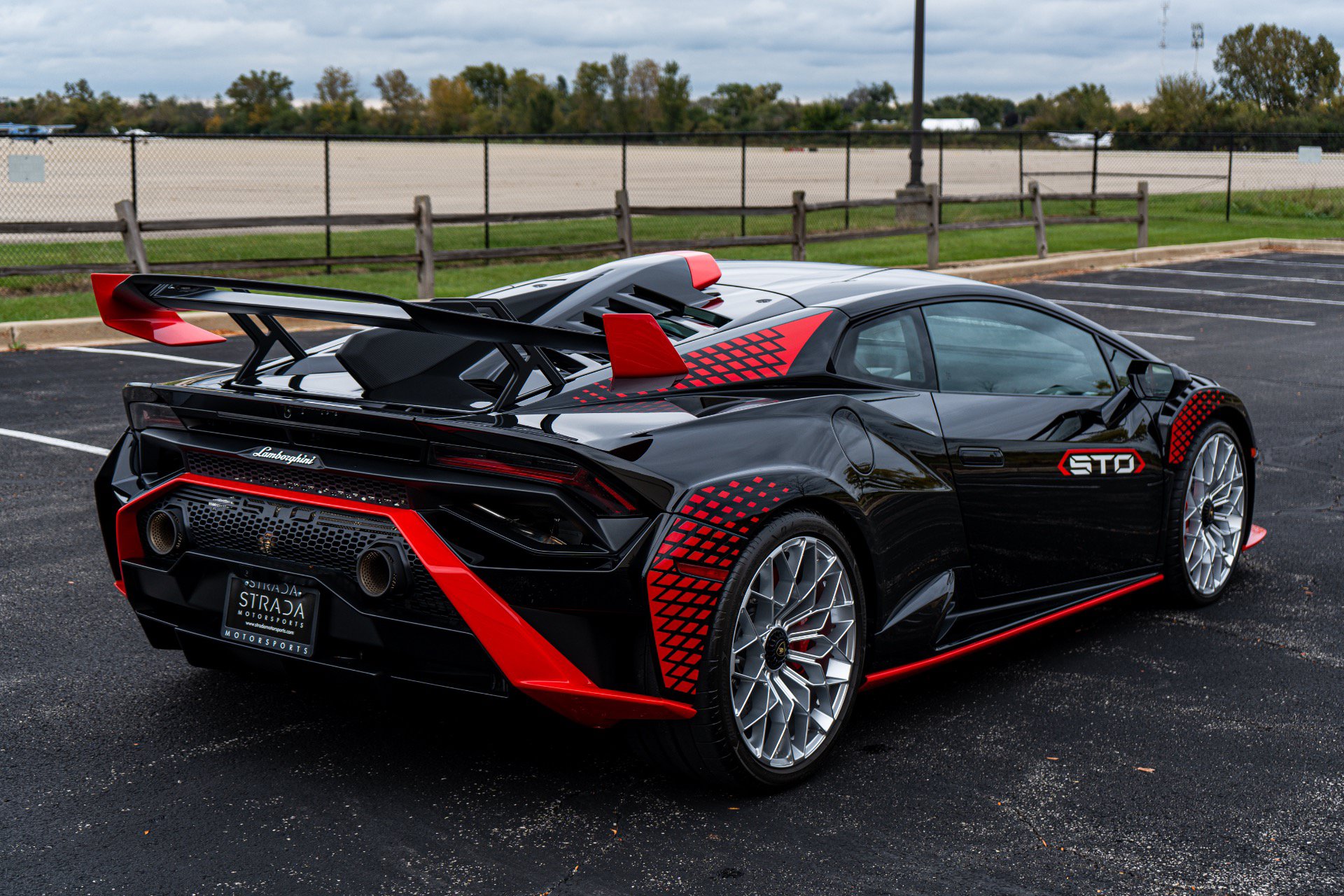 Used 2023 Lamborghini Huracan STO RWD image 5