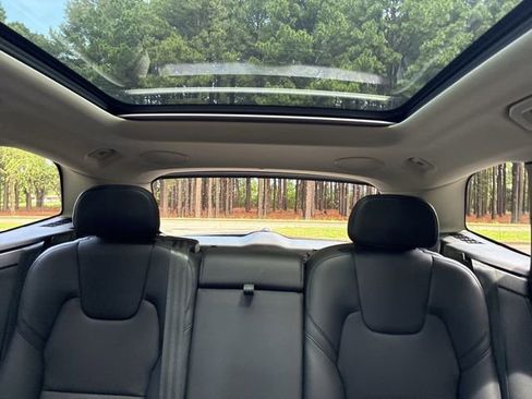 Used 2023 Volvo XC60 B5 Plus w/ Climate Package FWD image 33