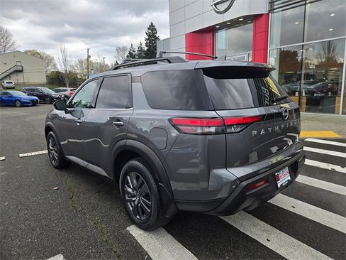 Used 2022 Nissan Pathfinder SV image 9