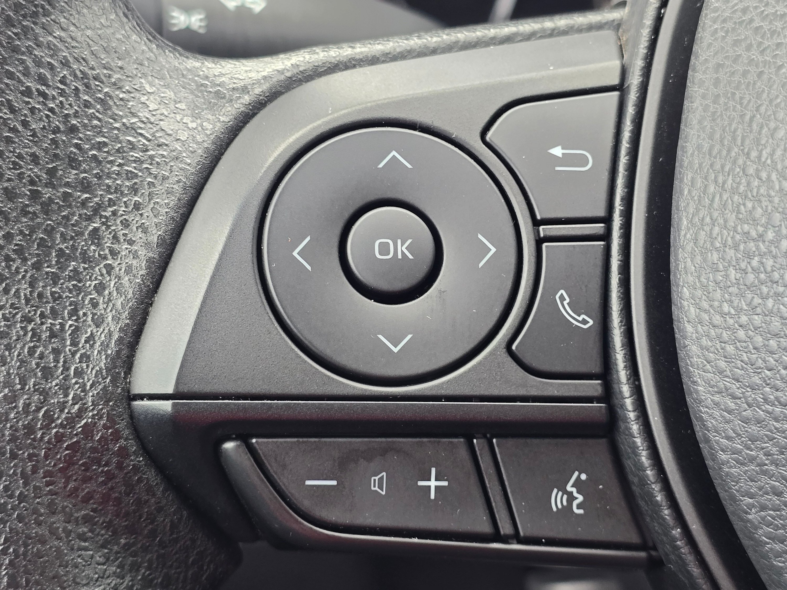 Used 2025 Toyota RAV4 LE AWD/4WD image 43