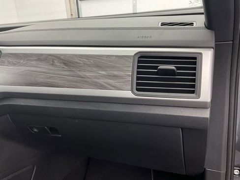 Used 2022 Volkswagen Atlas Cross Sport SE image 11