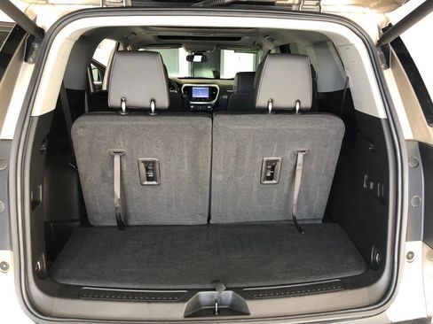 Used 2023 GMC Acadia SLT w/ Technology Package image 12