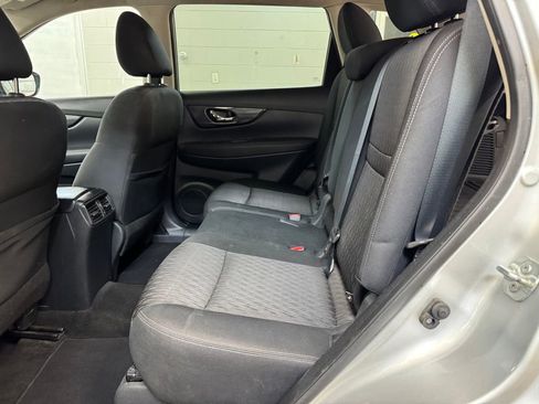 Used 2018 Nissan Rogue SV image 16