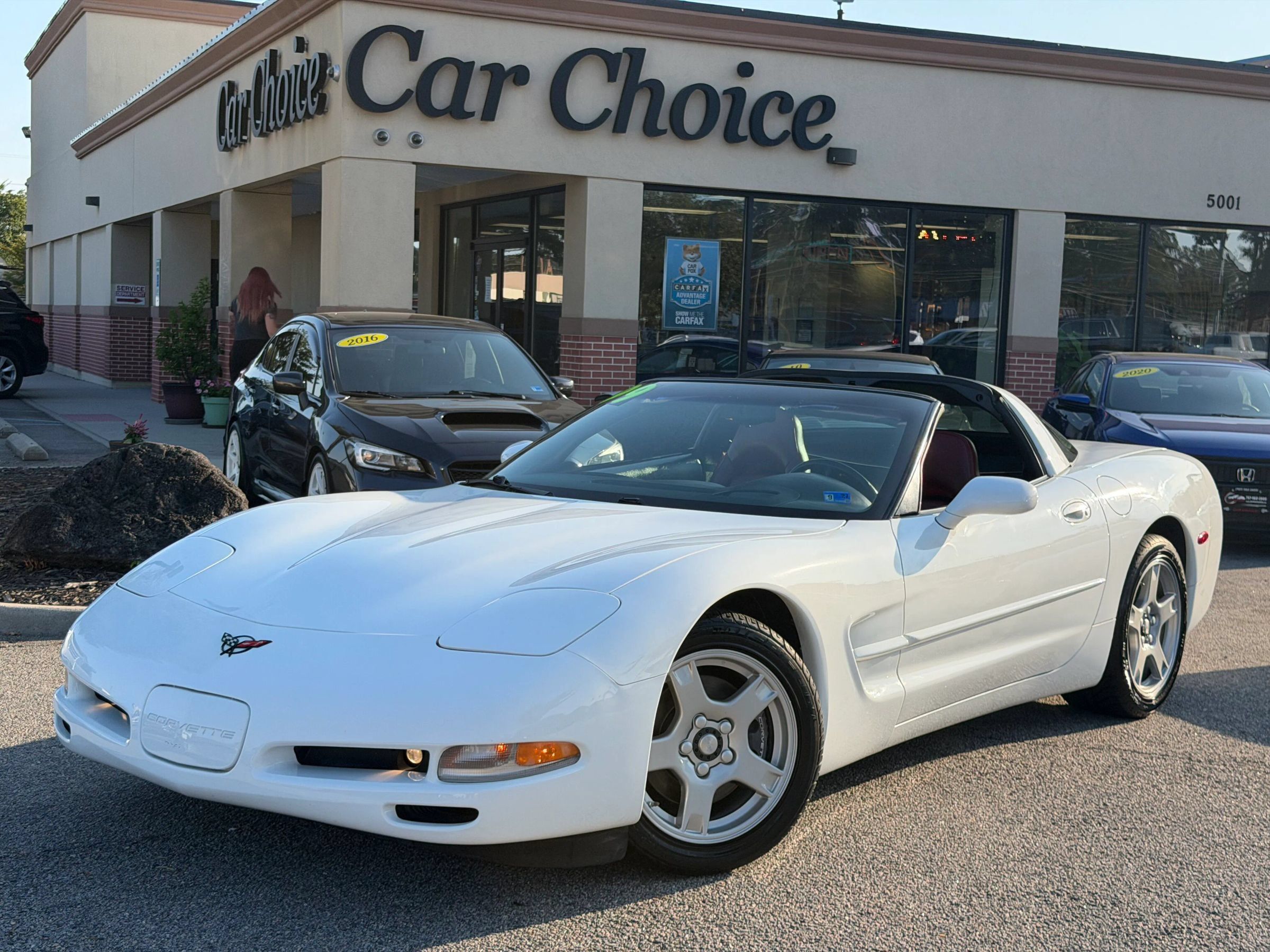Used 1999 Chevrolet Corvette Coupe w/ Roof Pkg RWD image 1