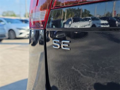 Certified 2024 Volkswagen Tiguan SE R-Line image 11