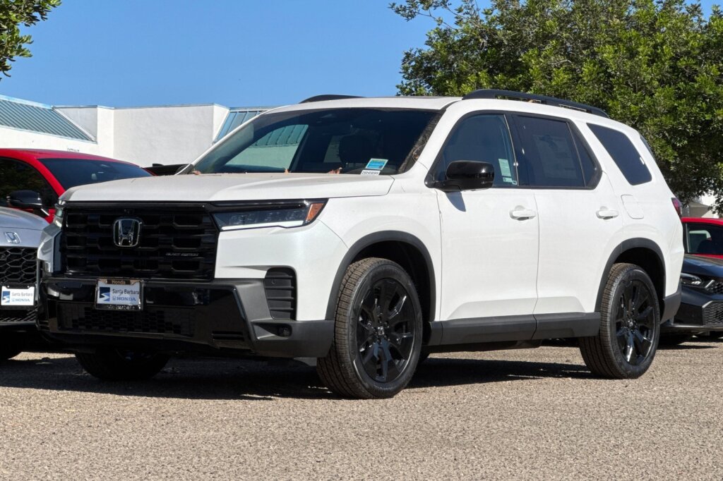 New 2026 Honda Pilot Black Edition image 8