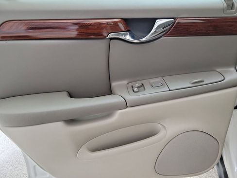 Used 2005 Cadillac De Ville FWD image 16
