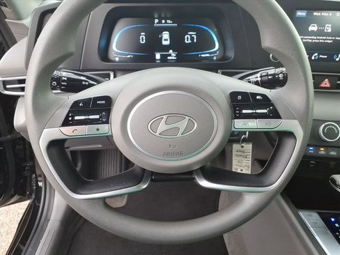 Used 2025 Hyundai Elantra SE FWD image 22