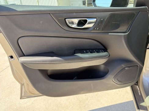 Used 2019 Volvo S60 T5 R-Design image 21