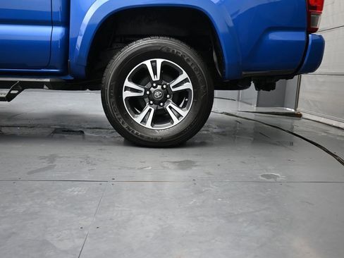 Used 2016 Toyota Tacoma TRD Sport w/ Towing Package image 14