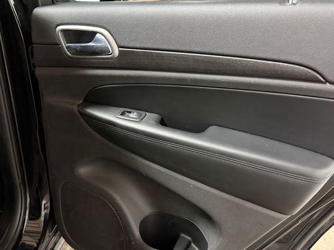 Used 2018 Jeep Grand Cherokee Altitude AWD/4WD image 34
