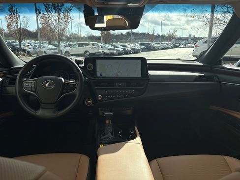 Certified 2025 Lexus ES 350 w/ Premium Package image 29