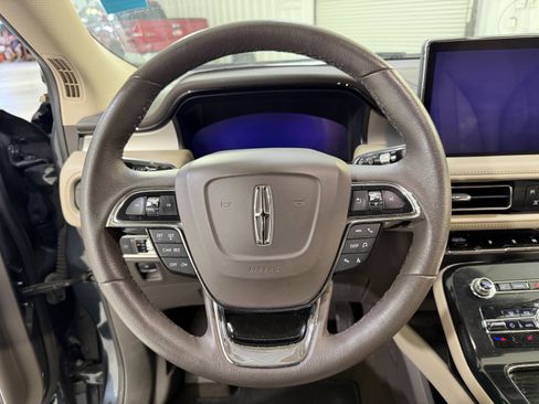 Used 2022 Lincoln Nautilus FWD w/ Premium Package image 15