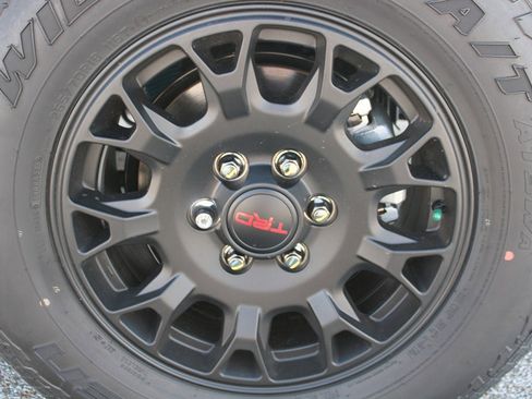 Used 2025 Toyota 4Runner TRD Off-Road Premium image 10