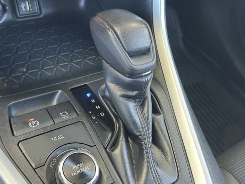 Certified 2023 Toyota RAV4 LE AWD/4WD image 18