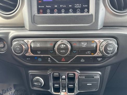 Used 2023 Jeep Wrangler Unlimited AWD/4WD image 32