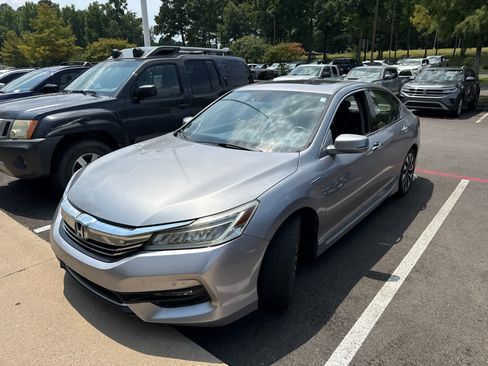 Used 2017 Honda Accord Touring image 7