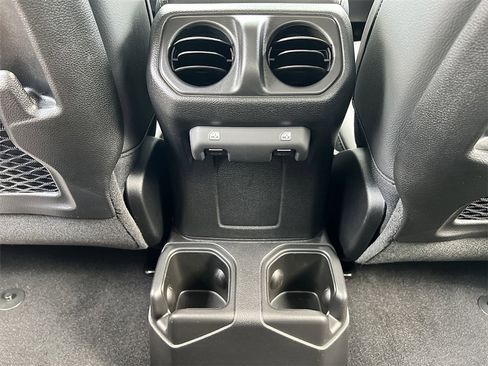 New 2025 Jeep Gladiator High Tide image 23