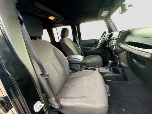 Used 2018 Jeep Wrangler Unlimited Sport S AWD/4WD image 31