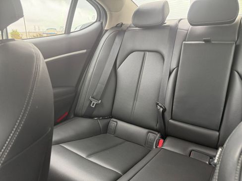 Used 2025 Genesis G70 2.5T image 39