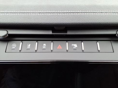 New 2026 Jeep Grand Cherokee Altitude image 13