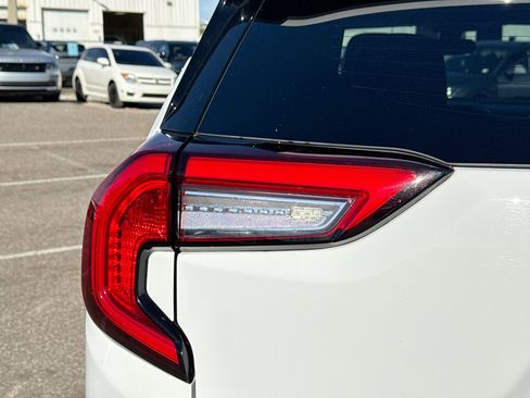 Used 2024 GMC Terrain SLT image 10