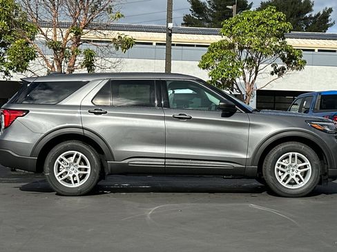 New 2026 Ford Explorer Active image 3