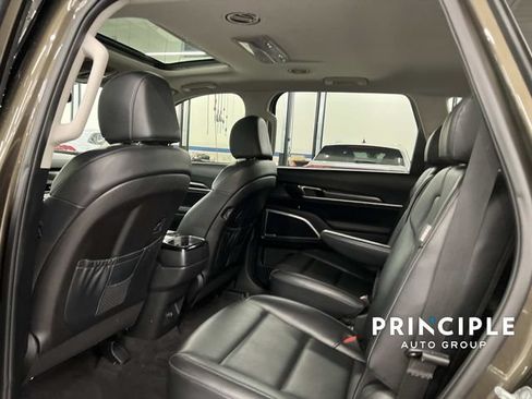 Used 2025 Kia Telluride S FWD image 28