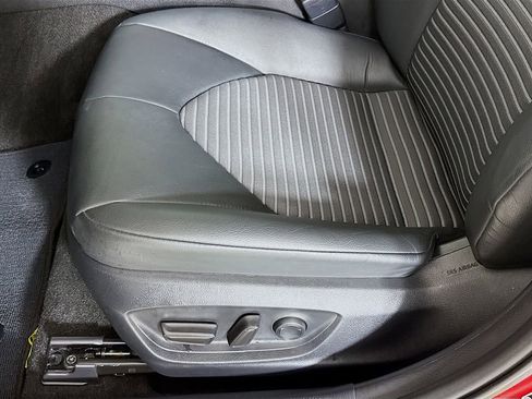 Used 2023 Toyota Camry SE image 18