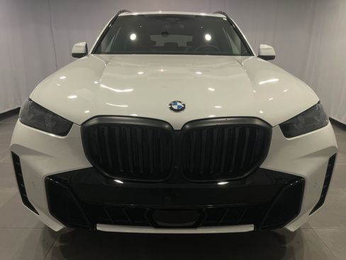 New 2026 BMW X5 xDrive40i w/ M Sport Package image 2
