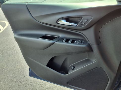Used 2019 Chevrolet Equinox LT FWD image 18