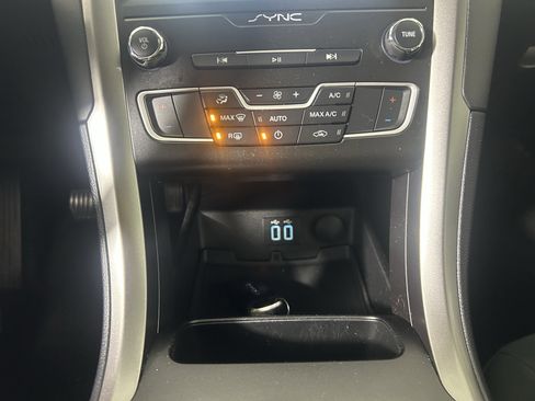 Used 2020 Ford Fusion SE image 21