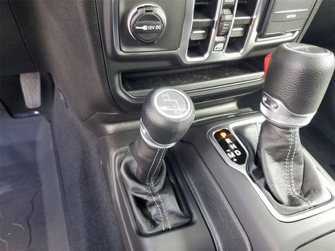 New 2025 Jeep Gladiator Sport image 19