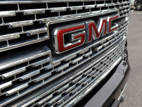 Used 2022 GMC Sierra 3500 Denali w/ Denali Black Diamond Edition AWD/4WD image 48