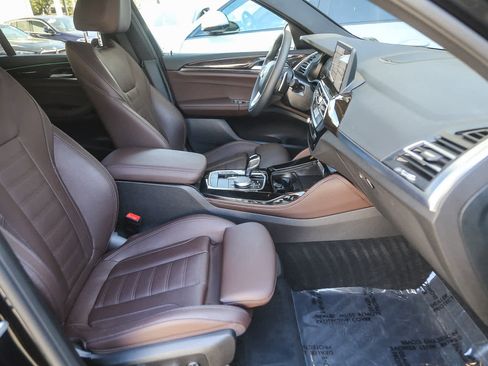 Used 2025 BMW X4 xDrive30i w/ Premium Package image 13