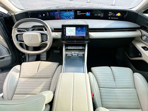 Used 2024 Lincoln Nautilus Reserve w/ Equipment Group 203A image 3