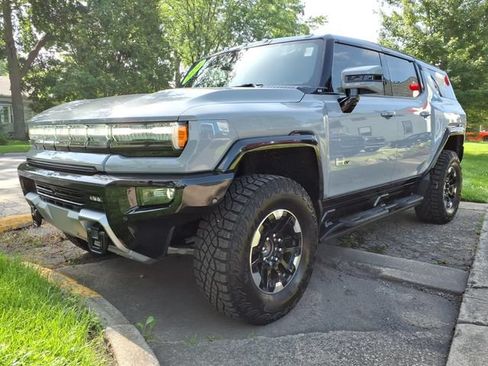 Used 2024 GMC Hummer EV 2X w/ Extreme Off-Road Package AWD/4WD image 8