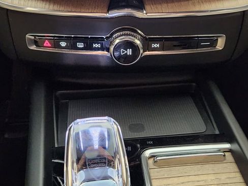 New 2026 Volvo XC60 B5 Plus w/ Protection Package Premier image 19