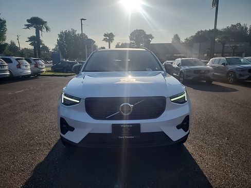 Certified 2023 Volvo XC40 B5 Ultimate w/ Protection Package Premier AWD/4WD image 7