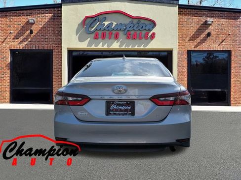 Used 2021 Toyota Camry LE FWD image 5