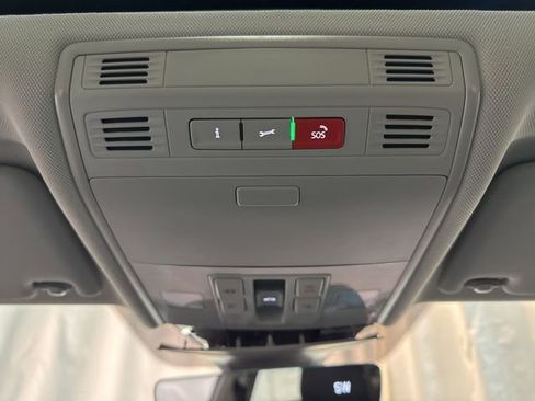 Certified 2022 Volkswagen Jetta SE image 24